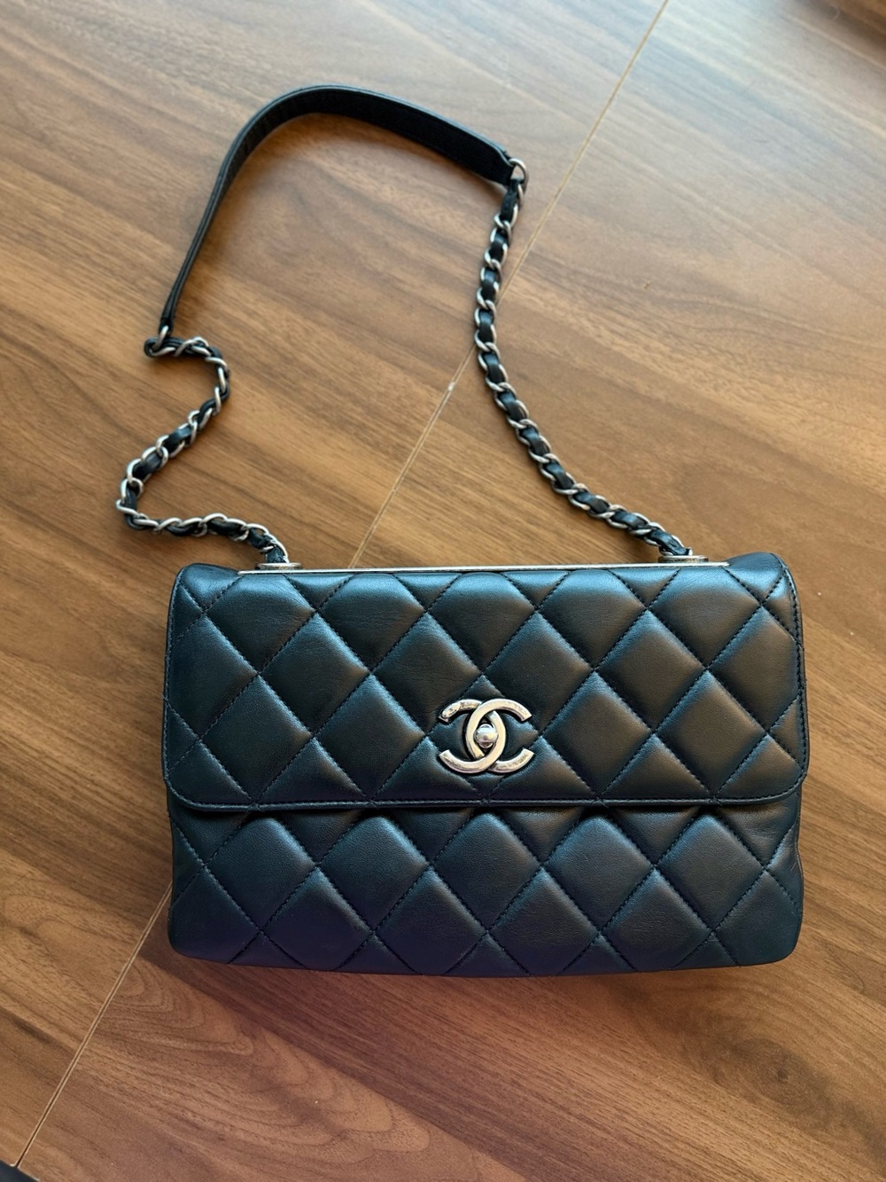 Chanel Trendy CC Shoulder Flap Bag in Black - Picture 2 of 15